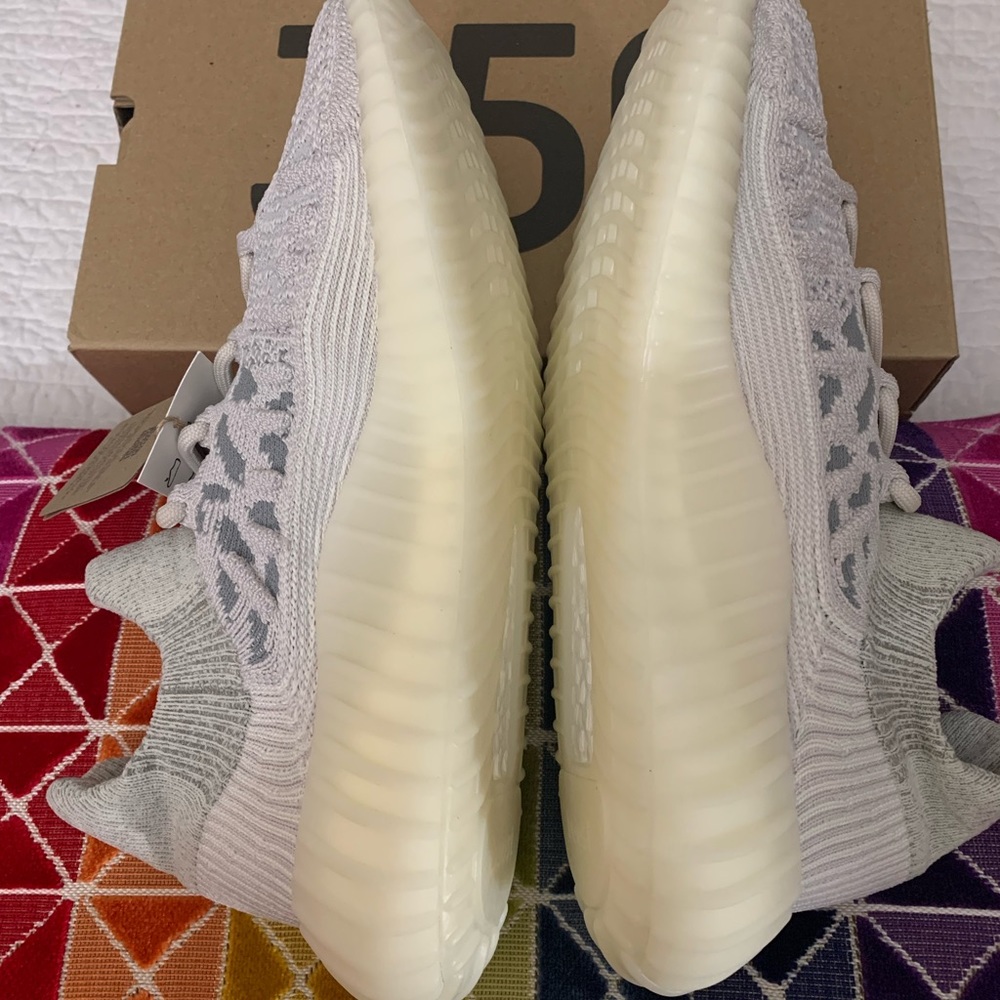 Yeezy sneakers - Picture 3 of 6